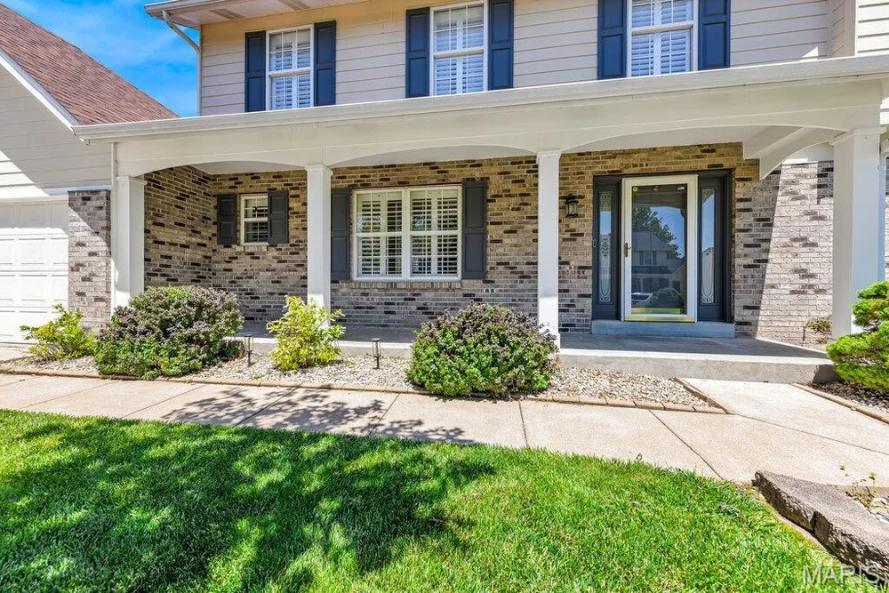 2094 Autumn Wood Dr, St Charles, MO 63303