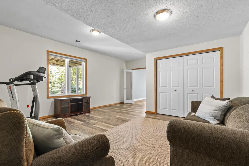 9724 Geisler Rd, Eden Prairie, MN 55347