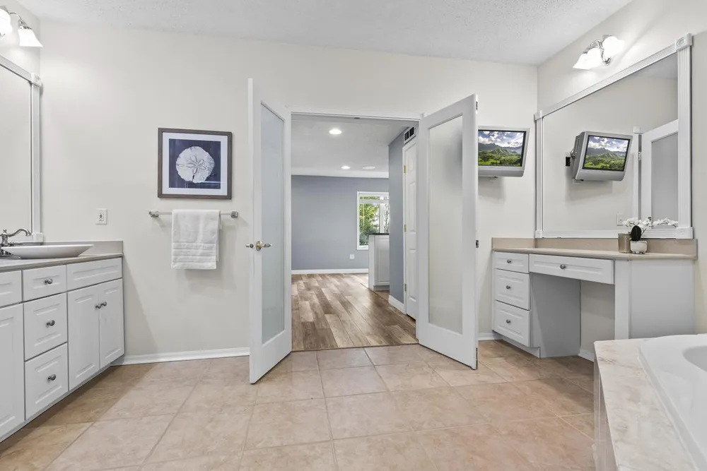 9724 Geisler Rd, Eden Prairie, MN 55347