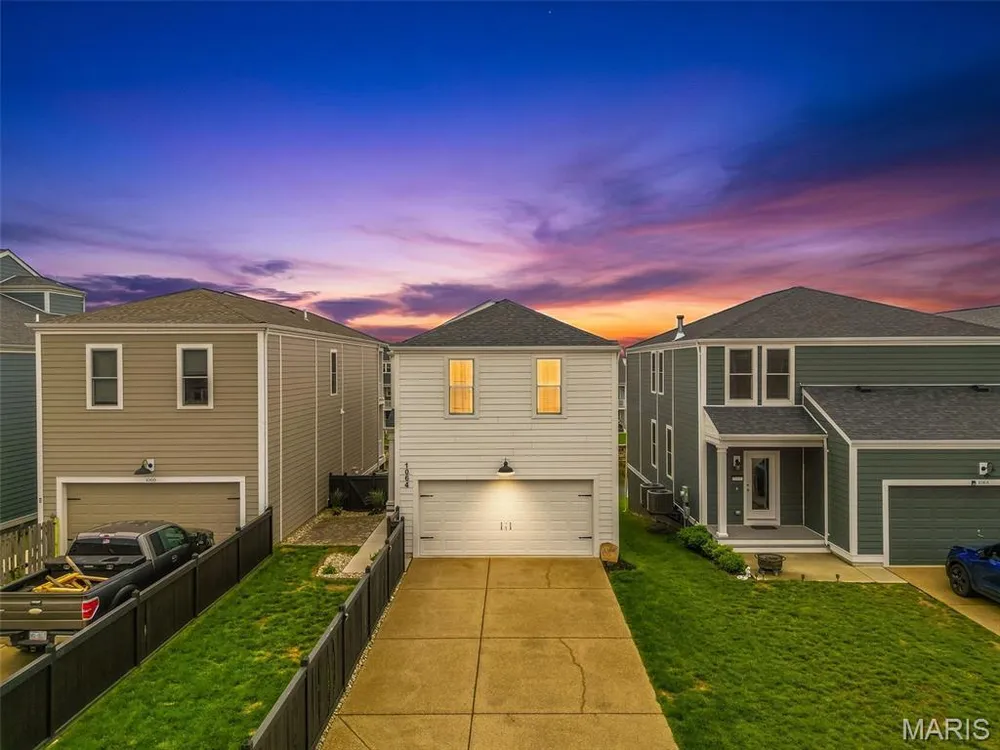 1064 DYESS WAY, St Charles, MO 63301