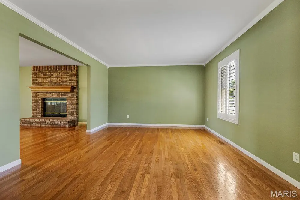 2094 Autumn Wood Dr, St Charles, MO 63303