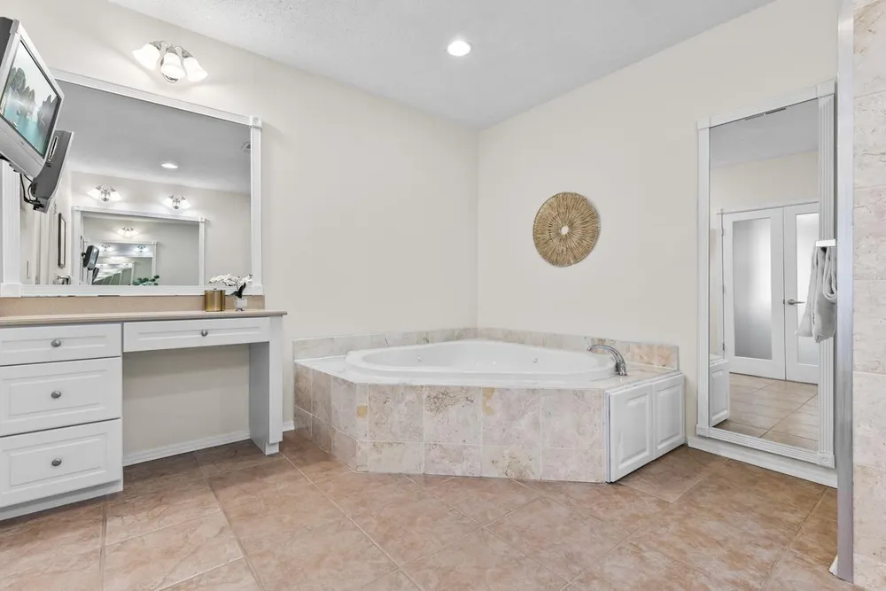 9724 Geisler Rd, Eden Prairie, MN 55347