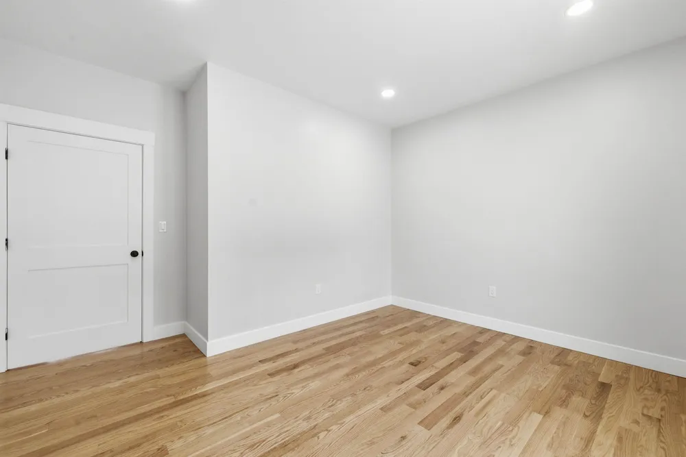 Lady Walsingham Way, Laconia, NH 03246