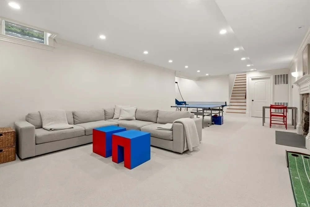 300 Glen Rd, Weston, MA 02493