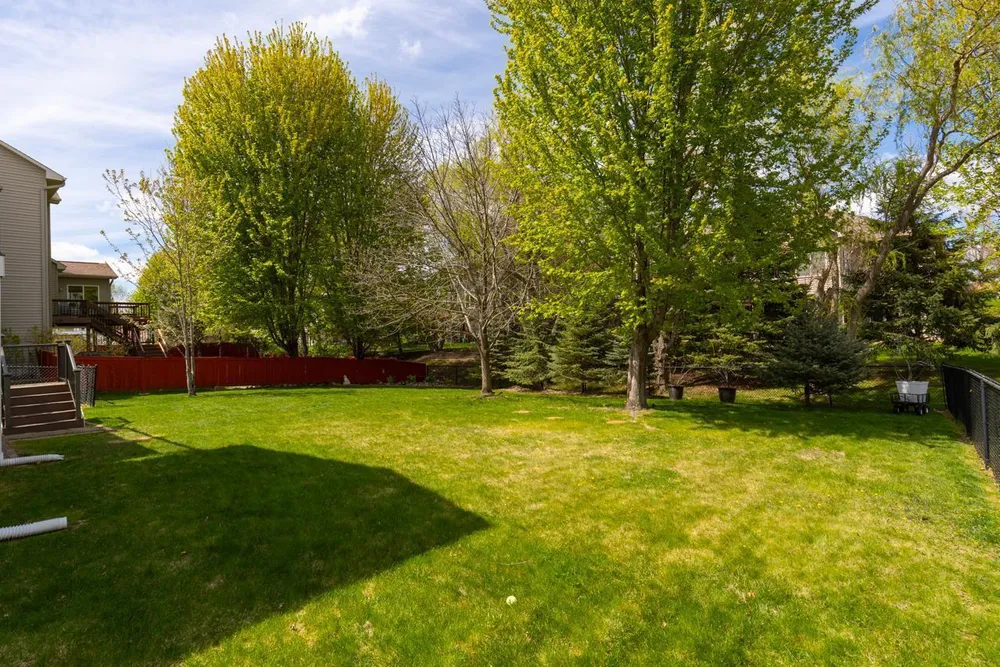9724 Geisler Rd, Eden Prairie, MN 55347