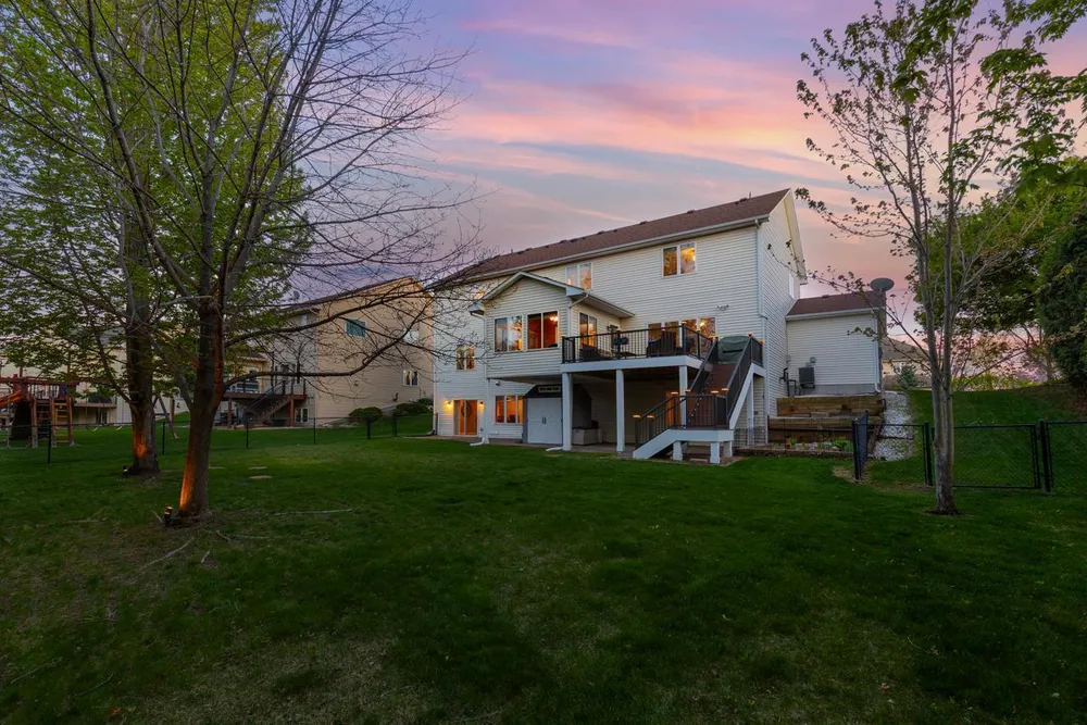 9724 Geisler Rd, Eden Prairie, MN 55347