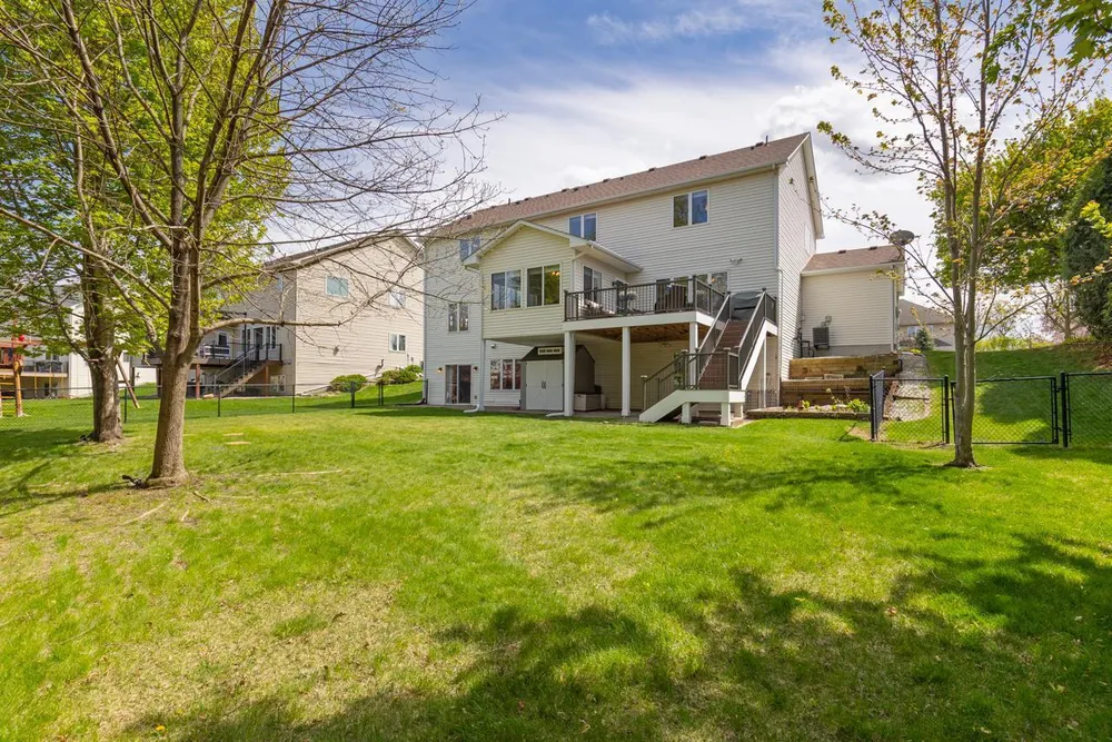 9724 Geisler Rd, Eden Prairie, MN 55347
