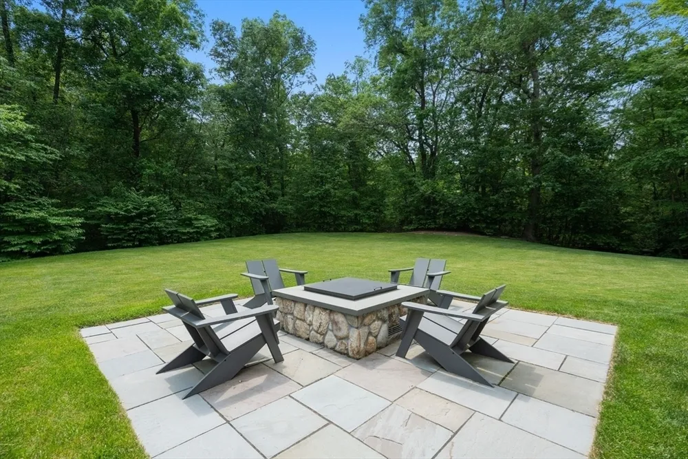 300 Glen Rd, Weston, MA 02493