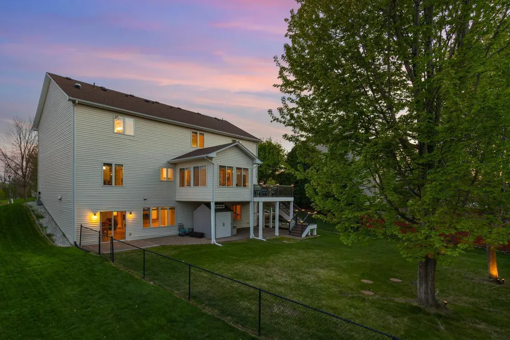 9724 Geisler Rd, Eden Prairie, MN 55347