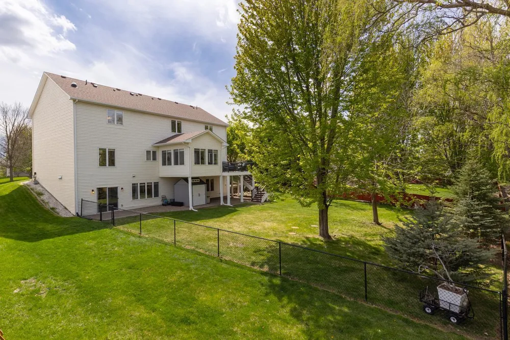 9724 Geisler Rd, Eden Prairie, MN 55347