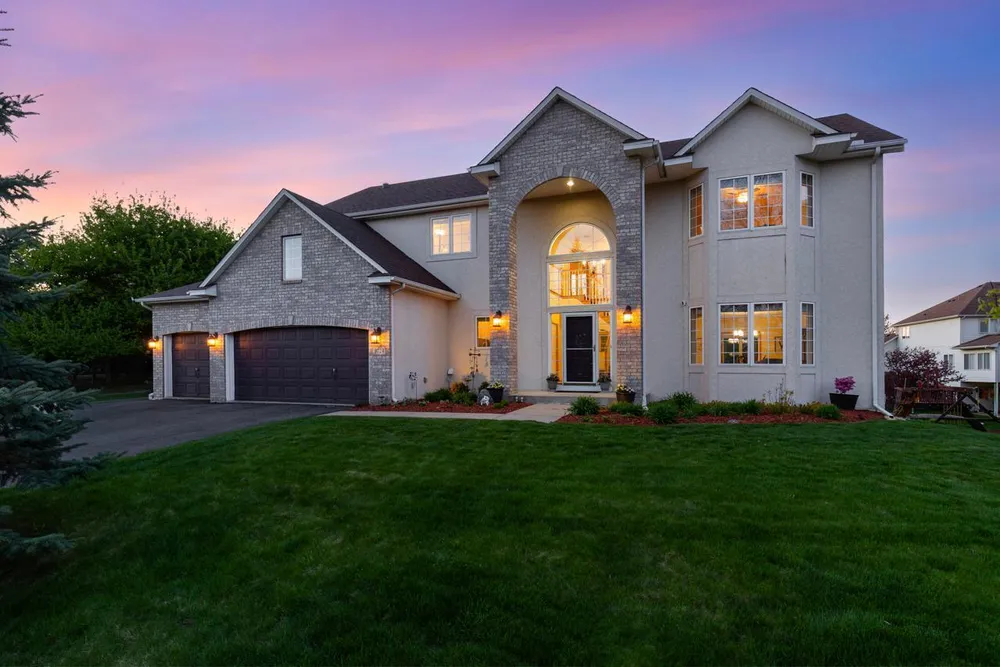 9724 Geisler Rd, Eden Prairie, MN 55347