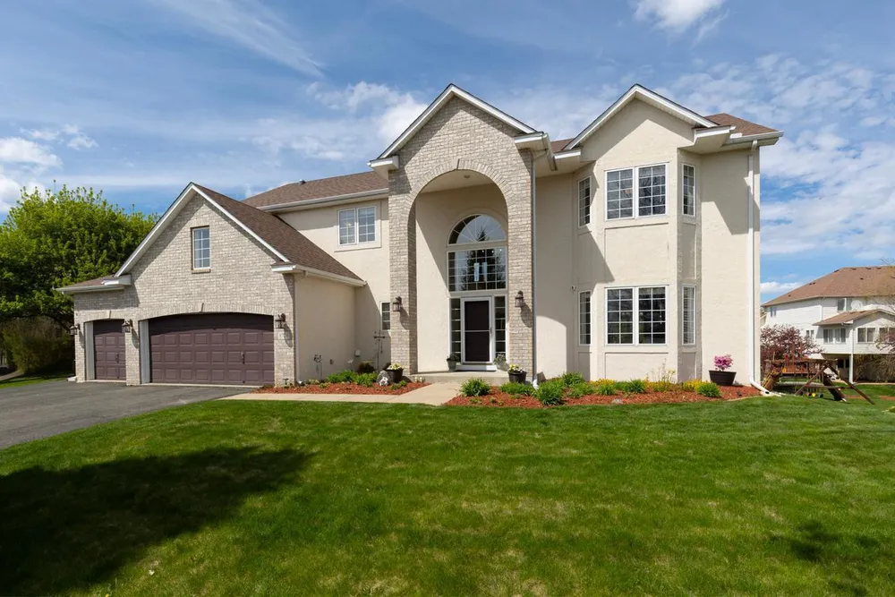 9724 Geisler Rd, Eden Prairie, MN 55347