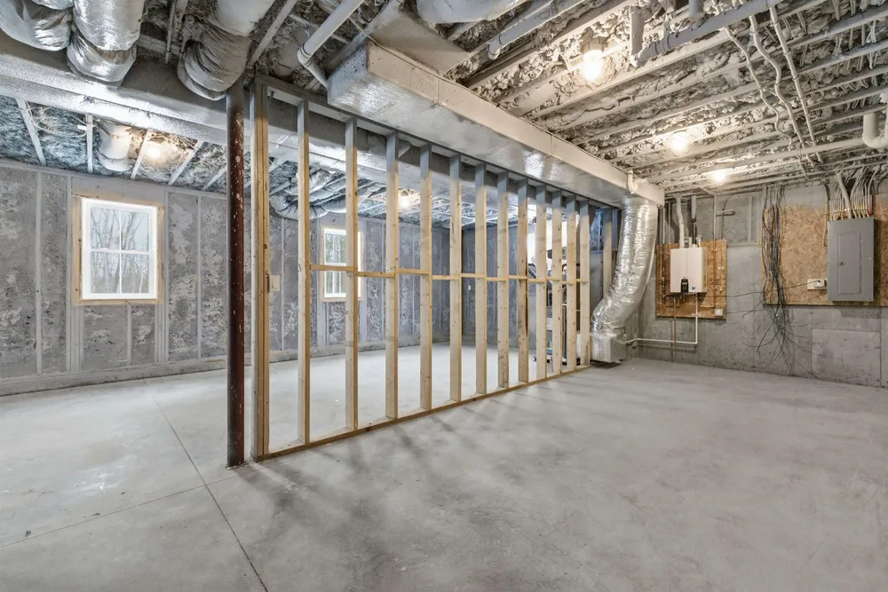 Lady Walsingham Way, Laconia, NH 03246
