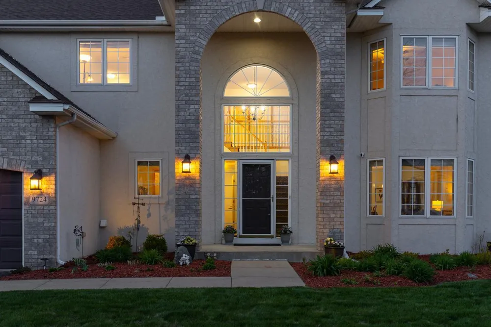 9724 Geisler Rd, Eden Prairie, MN 55347