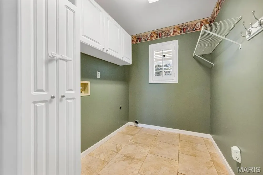 2094 Autumn Wood Dr, St Charles, MO 63303