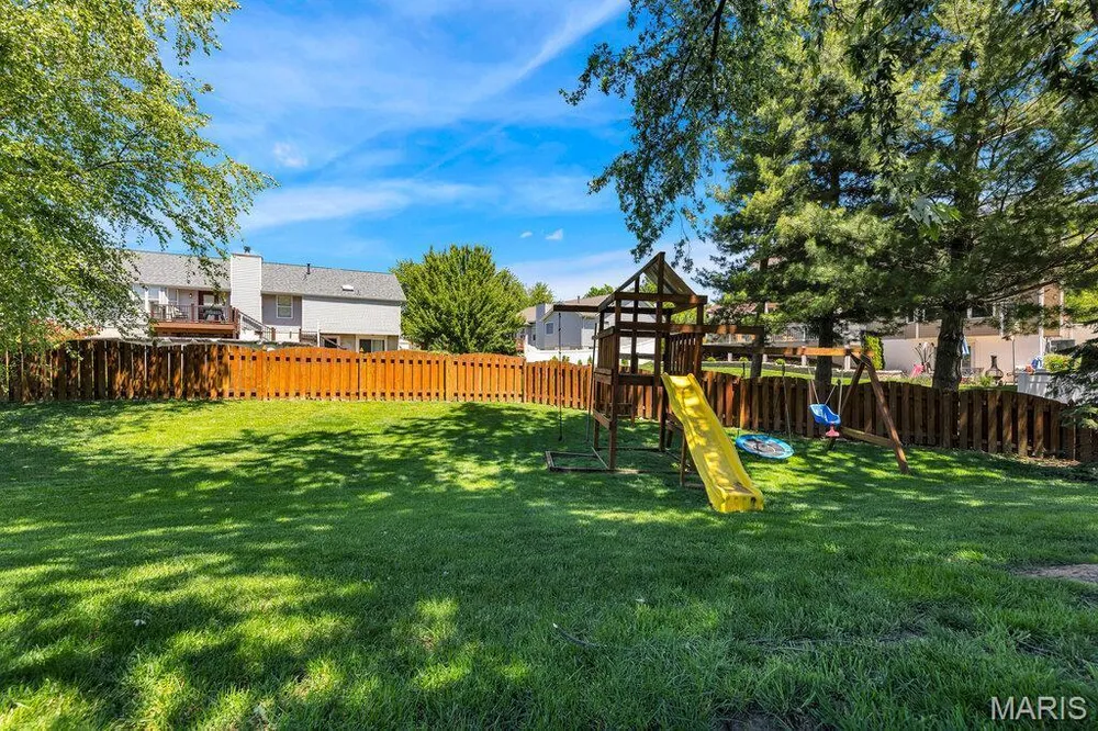 2094 Autumn Wood Dr, St Charles, MO 63303