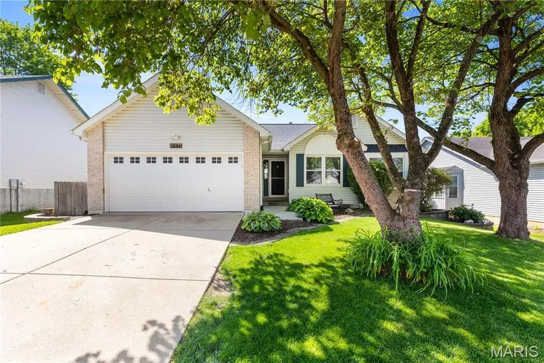 1284 Harvest Ridge Dr, St Charles, MO 63303