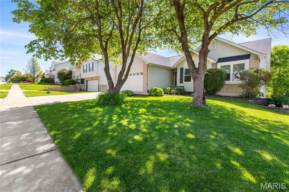 1284 Harvest Ridge Dr, St Charles, MO 63303
