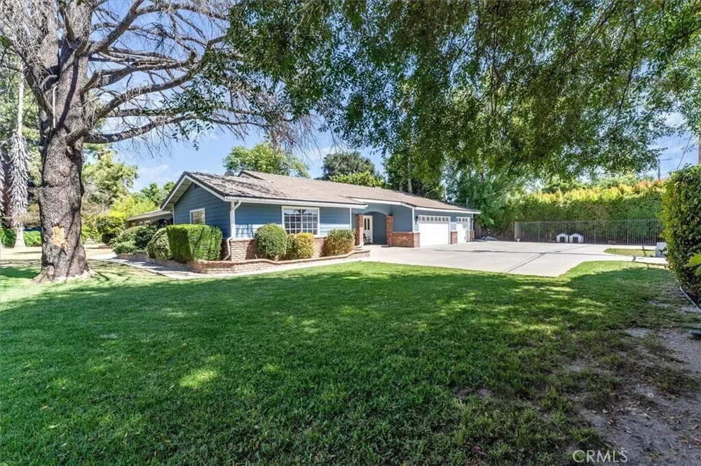 17082 Parthenia St, Sherwood Forest, CA 91325