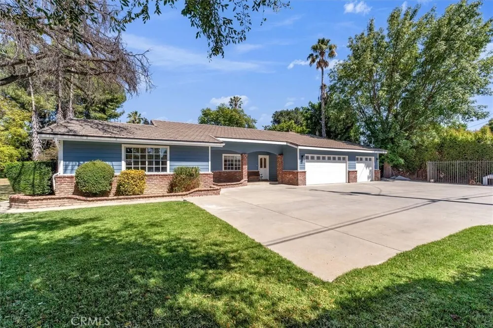 17082 Parthenia St, Sherwood Forest, CA 91325