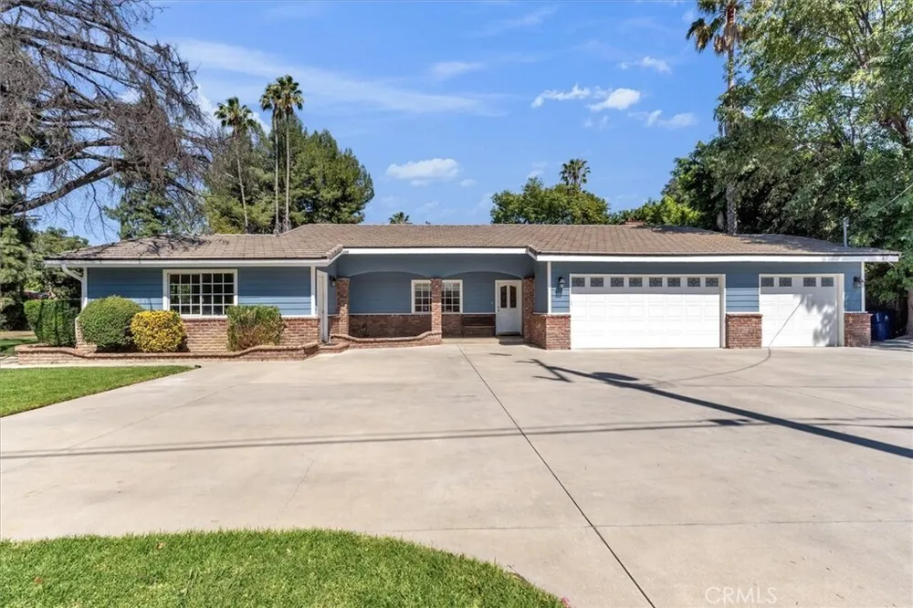 17082 Parthenia St, Sherwood Forest, CA 91325