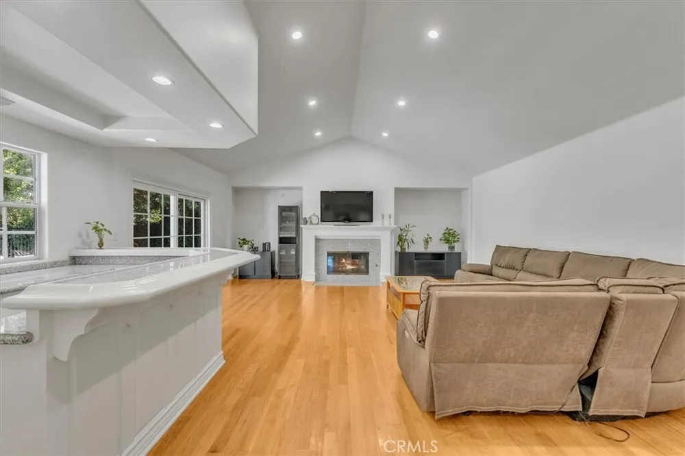 17082 Parthenia St, Sherwood Forest, CA 91325