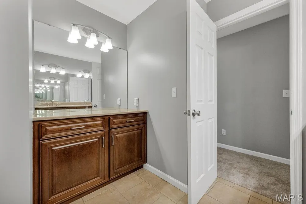 2094 Autumn Wood Dr, St Charles, MO 63303