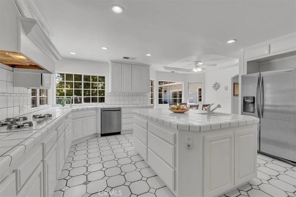 17082 Parthenia St, Sherwood Forest, CA 91325