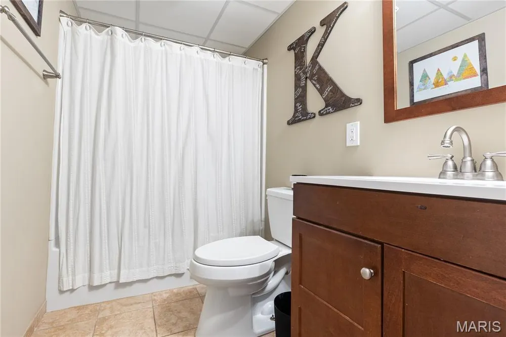1284 Harvest Ridge Dr, St Charles, MO 63303