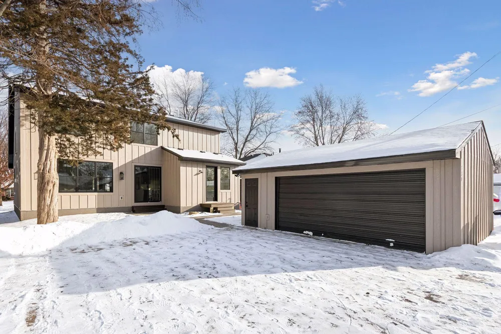330 11th Ave N, Hopkins, MN 55343
