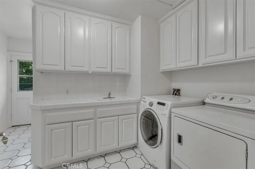 17082 Parthenia St, Sherwood Forest, CA 91325