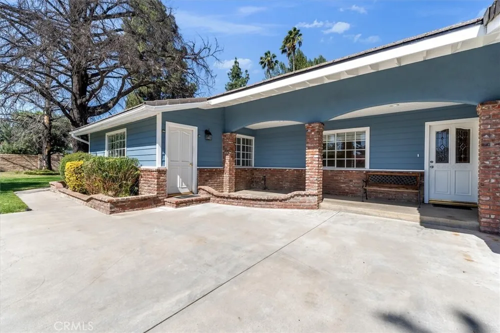 17082 Parthenia St, Sherwood Forest, CA 91325