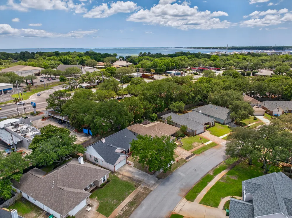 873 Brande Ct, Shalimar, FL 32579