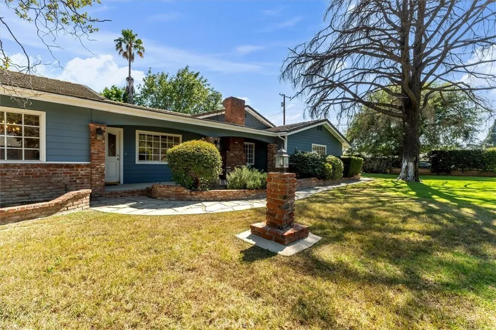 17082 Parthenia St, Sherwood Forest, CA 91325
