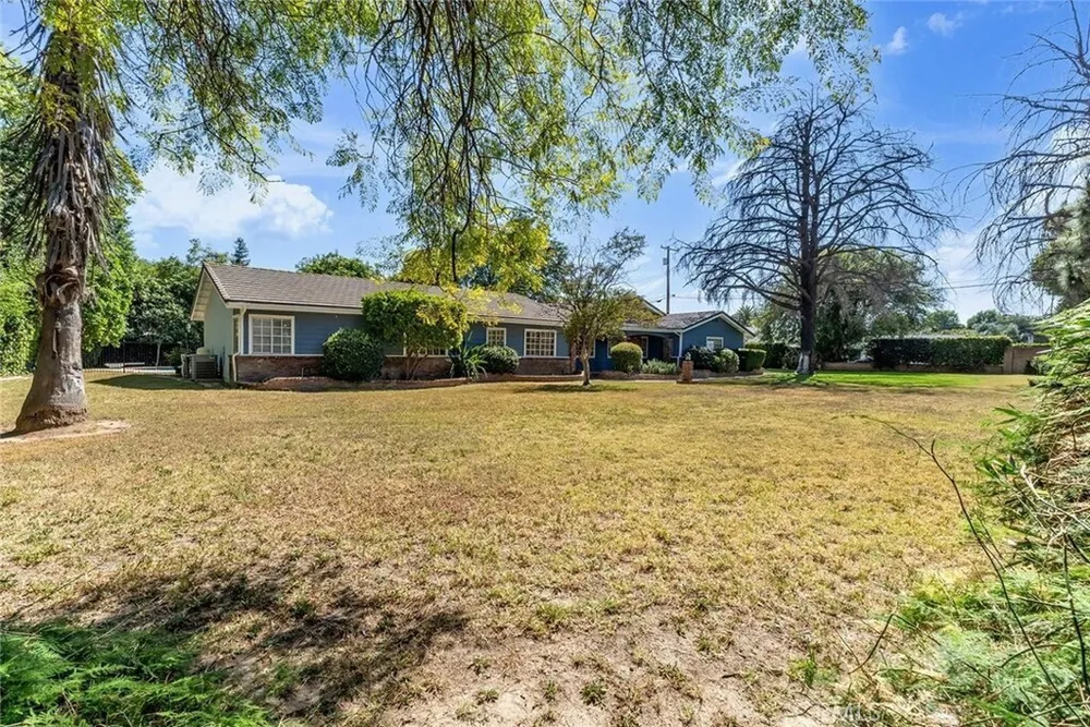 17082 Parthenia St, Sherwood Forest, CA 91325