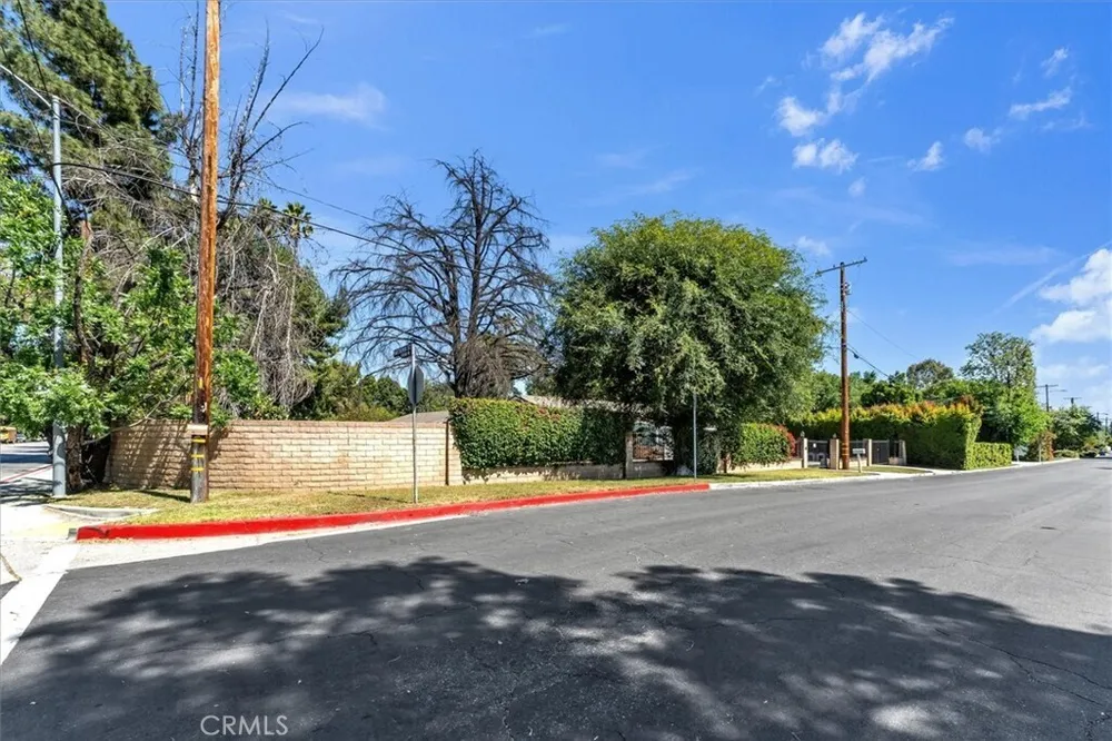 17082 Parthenia St, Sherwood Forest, CA 91325