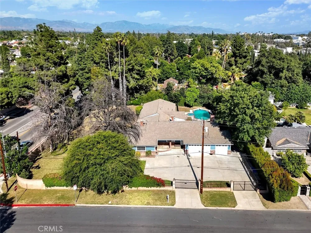 17082 Parthenia St, Sherwood Forest, CA 91325