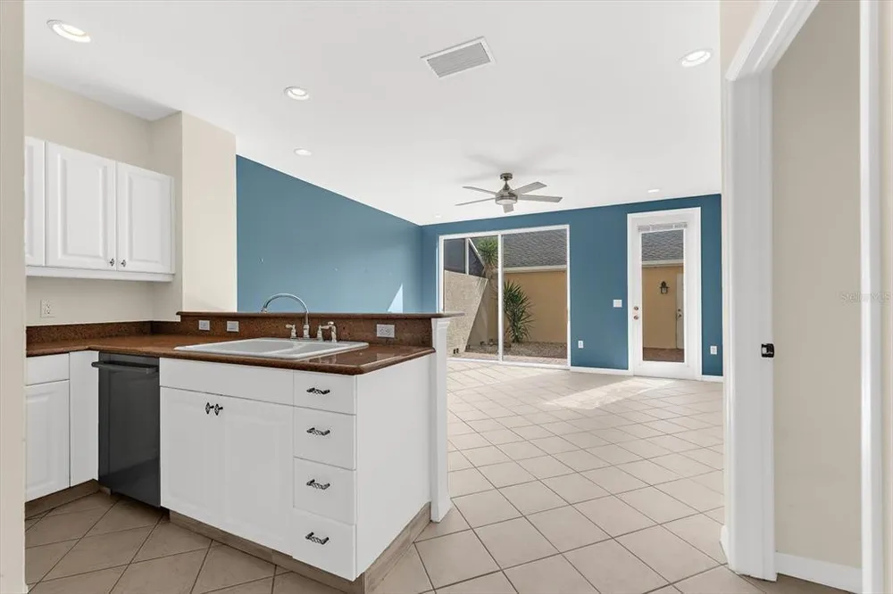 5637 Whitehead St, Bradenton, FL 34203