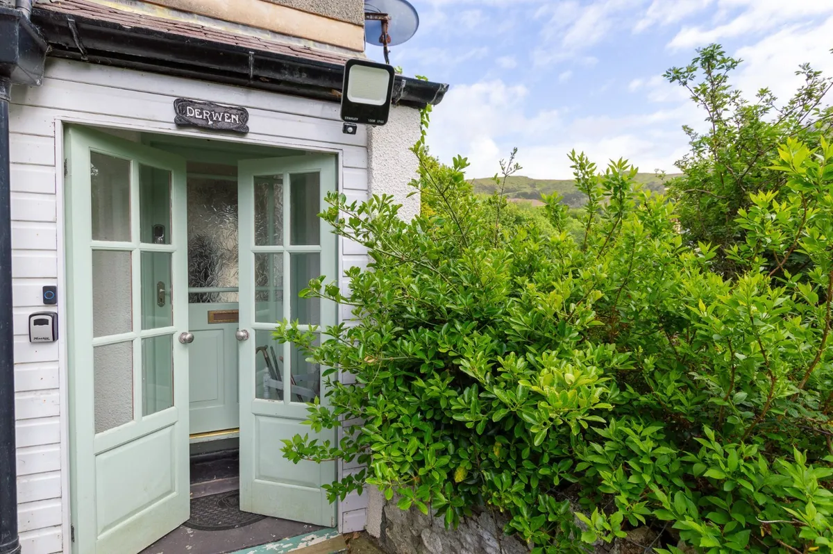 Marine Terrace, Conwy, LL34