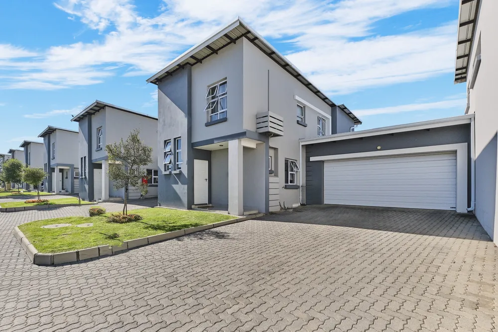 South Africa, Gauteng, Eagle Canyon Golf Estate, Ridge Road, 1010