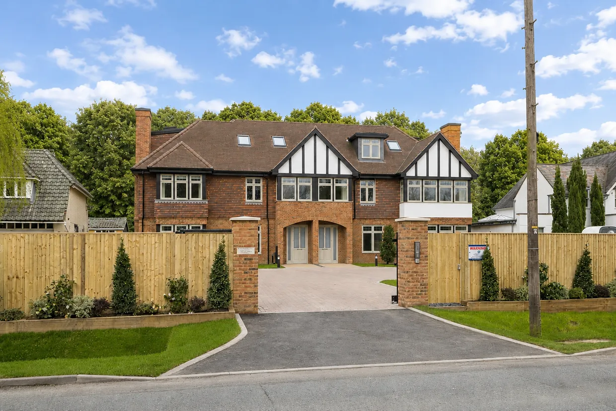 Ronmar Place, Leatherhead Road, Oxshott, KT22 photo 1