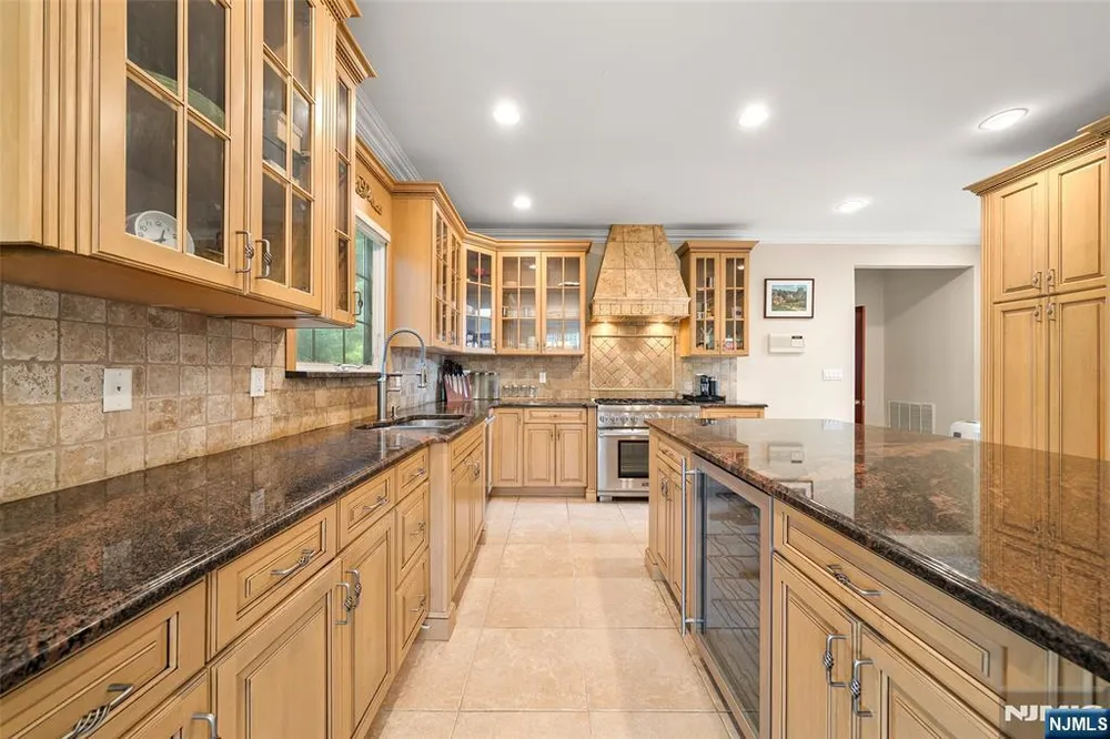 15 Harvard St, Closter, NJ 07624