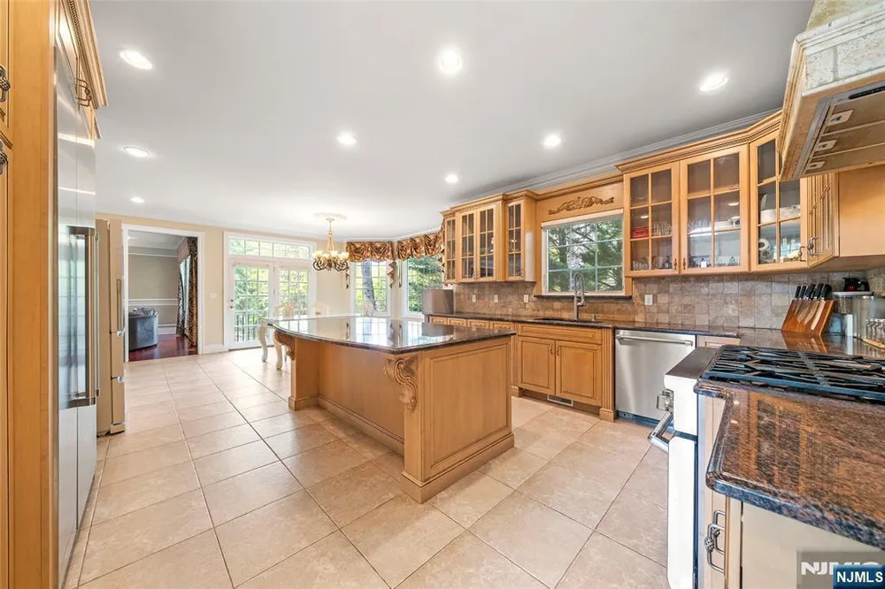 15 Harvard St, Closter, NJ 07624