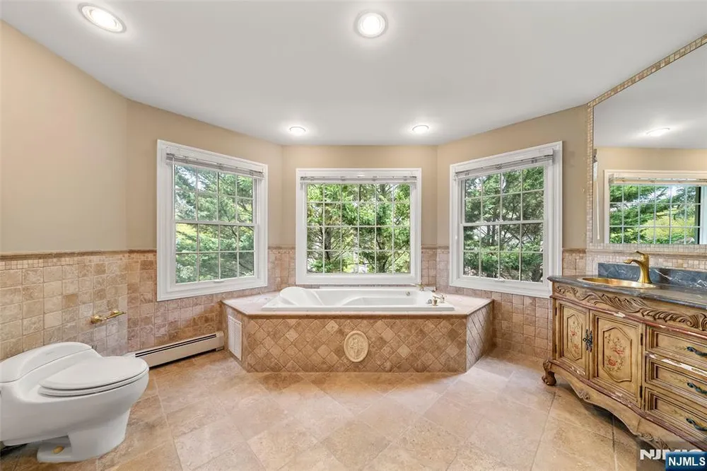 15 Harvard St, Closter, NJ 07624
