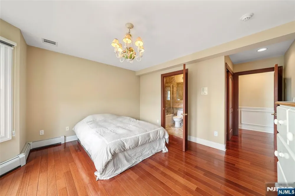 15 Harvard St, Closter, NJ 07624