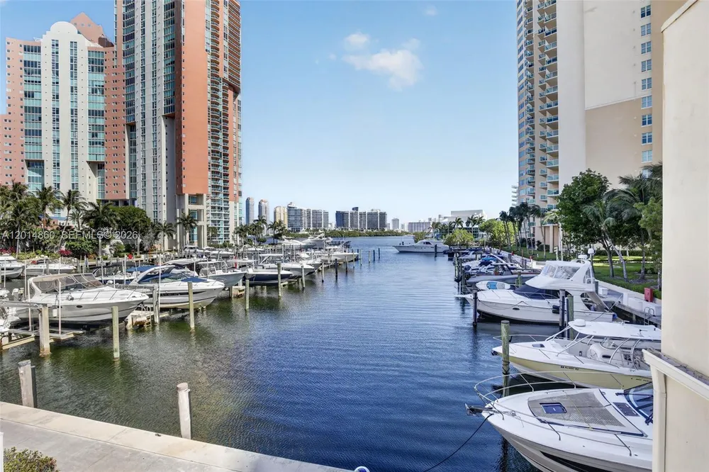 3330 NE 190th St, Aventura, FL 33180