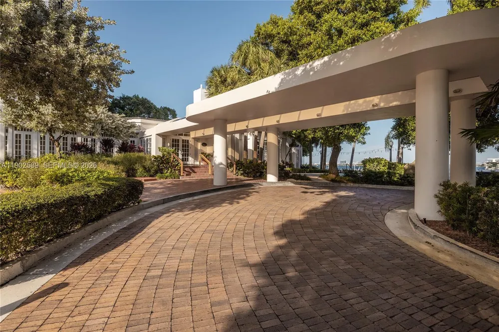 4000 TOWERSIDE TER, Miami, FL 33138