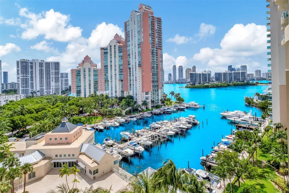 3330 NE 190th St, Aventura, FL 33180