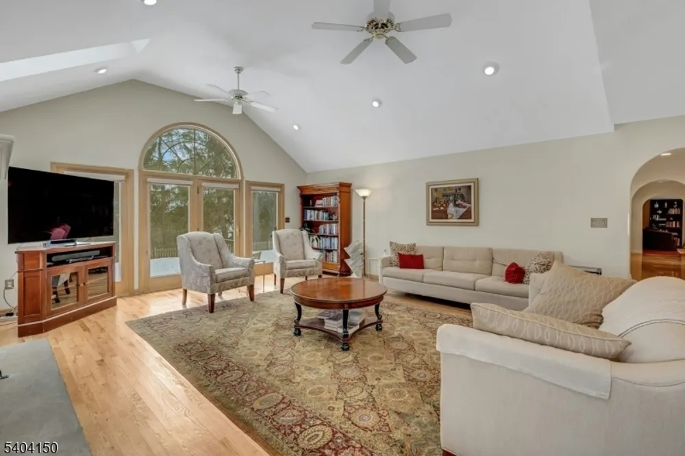 31 Garfield Ave, Madison, NJ 07940