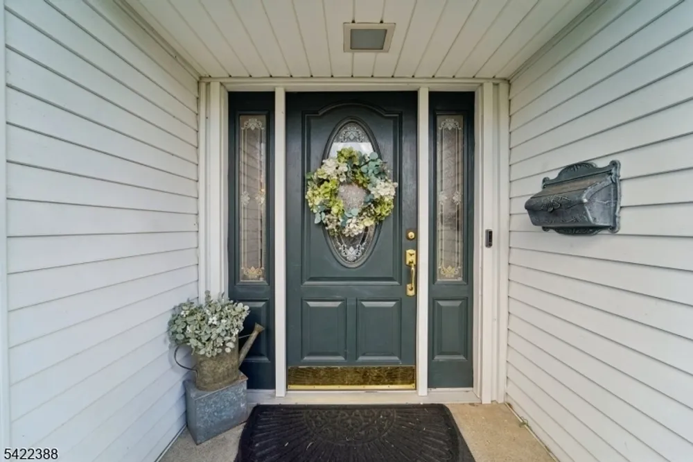 15 Ella Ln, Wayne, NJ 07470